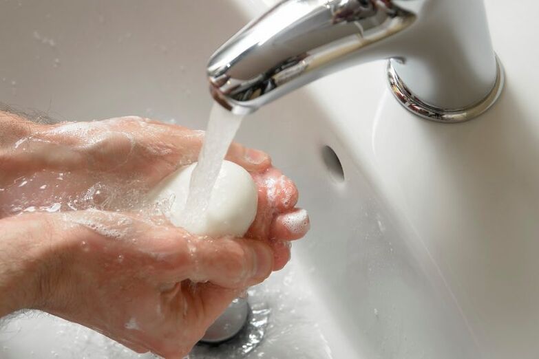 solucanları önlemek için elleri sabunla yıkamak