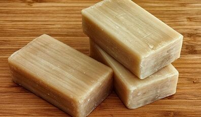 Parazitlerin vücudunu temizlemek için çamaşır sabunu